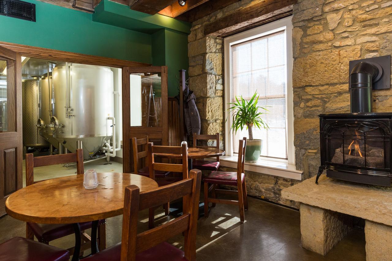 Commerce Street Brewery Hotel Mineral Point Esterno foto